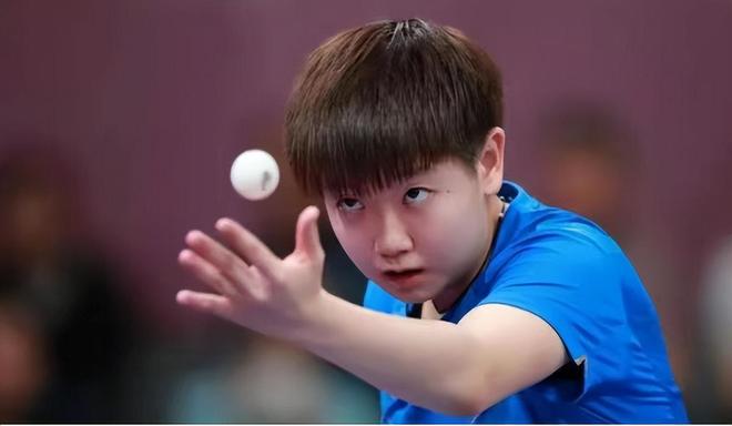 捧起了奖杯 捧起了奖杯